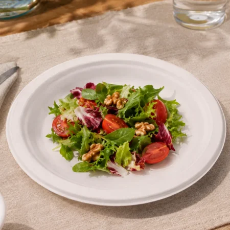 Produto sustentável Prato em Polpa de Celulose 22 cm da Copopalhinhas para eventos e restauração