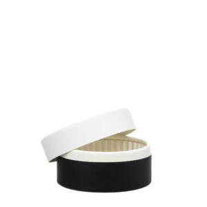 A caixa em cartão premium com tampa 200ml preto e branco, é uma embalagem elegante e altamente resistente, apta para utilização no forno, ideal para valorizar sobremesas gourmet e especialidades de pastelaria.